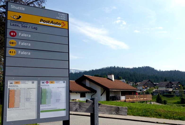 Postbusstation vor dem B&B